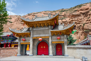 Obraz premium Cave temple at Horse’s Hoof Temple, Mati Si, China
