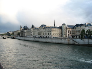 Fototapeta na wymiar Paryż - Sekwana