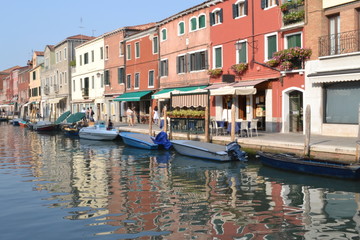 Fototapeta na wymiar Colourful Venice canal