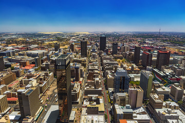 Naklejka premium Republika Południowej Afryki. Johannesburg, prowincja Gauteng. Pejzaż miejski (część zachodnia) widziany z tarasu widokowego Carlton Centre