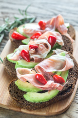 Sandwiches with avocado and prosciutto