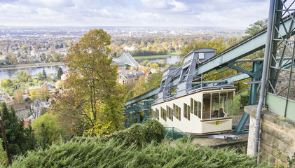Blick über Dresden mit Blauem Wunder und Dresdner Schwebebahn © gabort
