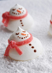 Funny meringue snowman for Christmas party - fun food idea