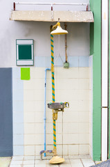 Eye wash shower for emergency