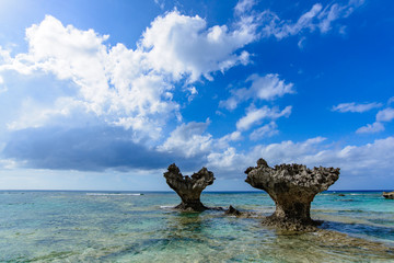 沖縄県　古宇利島　ティーヌ浜のハートロック