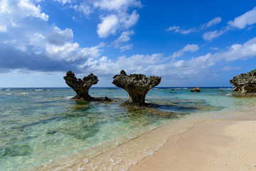 沖縄県　古宇利島　ティーヌ浜のハートロック