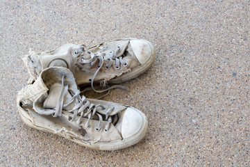 .Old shoes left on the floor of the house screaming cracking.