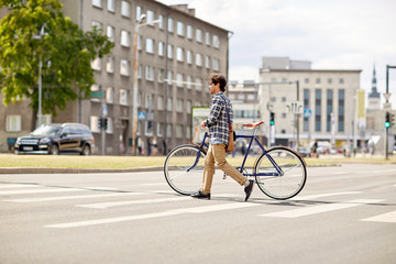 Fototapeta premium young man with fixed gear bicycle on crosswalk