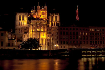 Fototapeta na wymiar Cathedral St Jean Baptiste and Basilica Notre Dame in Lyon at night, France