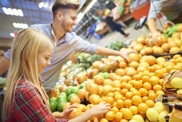 Daddy and daughter comparing fruits