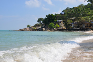 Fototapeta na wymiar Beautiful tropical beach with houses. Koh Samui, Thailand