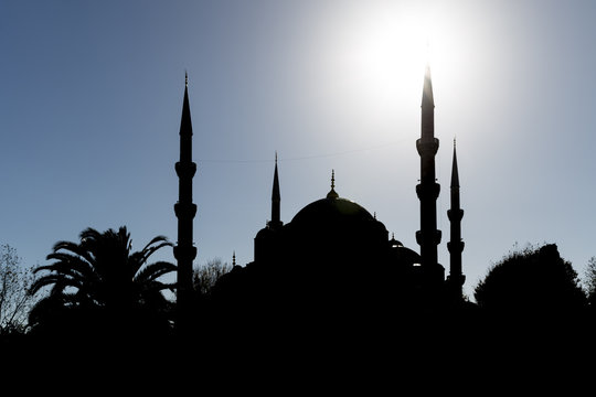 Sultan-Ahmet-Moschee im Gegenlicht, Istanbul, Türkei