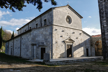 Fototapeta premium Italien, Toscana, Versilia, Fabbiano, La Capella, Apuinische Alpen, Wandern, Steinbruch, Bildhauerschule, Herbst, Kirche, Wanderwege, Sehenswürdigkeit, Azzano, Bildhauer, Romantisch, Bergwelt