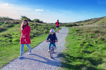 Obraz premium avec maman promenade en vélo