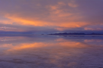 Fototapeta premium ミラクルレイク・ウユニ塩湖の奇跡