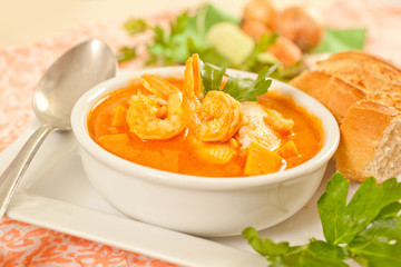 Fischsuppe mit Garnelen