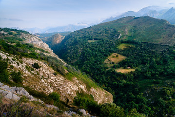 Fototapeta na wymiar Beautiful scenery with the mountains