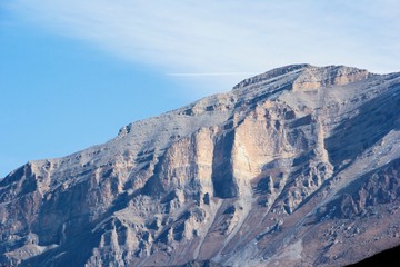 высокие скалы, ущелье Северного Кавказа