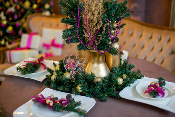 Obraz na płótnie Canvas Christmas interior in purple and gold colors