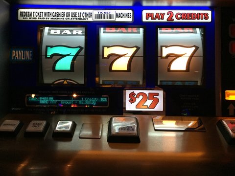 Lucky Sevens Slot Machine