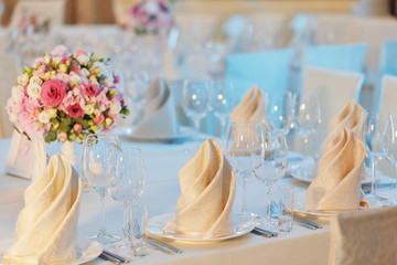 Table arrangement in restaurant.