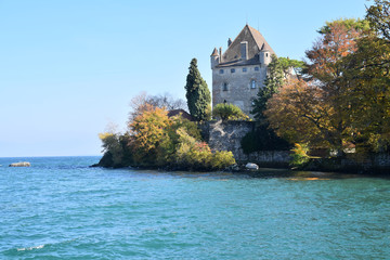 Fototapeta na wymiar Le Château d'Yvoire dominant le Lac Léman