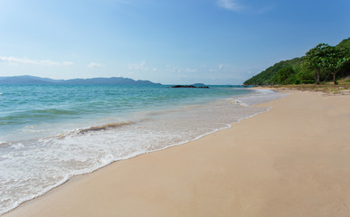 Fototapeta na wymiar Ocean Beach in Thailand
