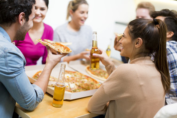 Friends eating pizza