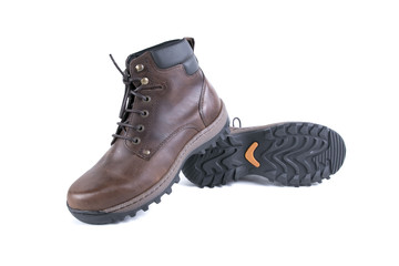 Bota masculina em Pele castanha fundo branco