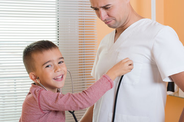 Patient child listen to doctor's heart