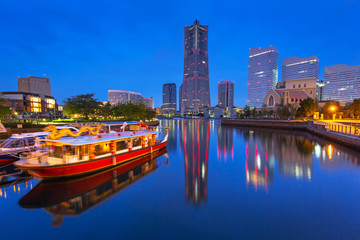 Fototapeta premium Skyscrapers of Yokohama city at dusk, Japan
