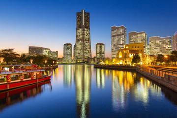 Obraz premium Skyscrapers of Yokohama city at sunset, Japan