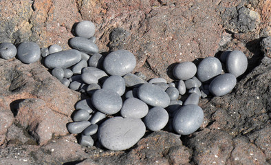 Lavasteine am Strand von Malarrif auf der Halbinsel Snæfellsnes