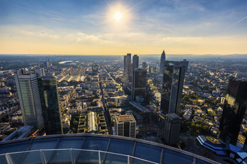 Ausblick vom Maintower auf den Hauptbahnhof
