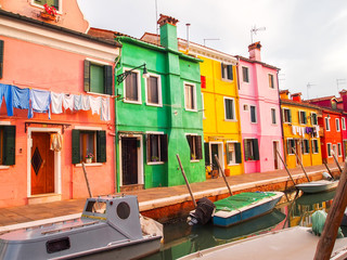 Fototapeta na wymiar colorful streets of burano island in venice, italy