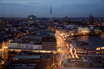 Naklejka premium Hamburg zur Weihnachtszeit - mit dem Weihnachtsmarkt vor dem Rathaus