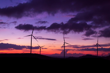 Obraz premium wind turbine sunset time