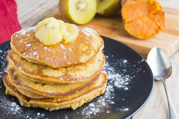 Pancakes of yam and kiwi