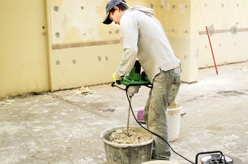 The process of mixing putty mixture for construction