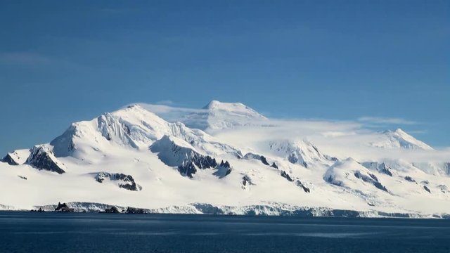 Cruising in Antarctica - Antarctic Peninsula - Palmer Archipelago - Neumayer Channel - Global warming - Fairytale landscape