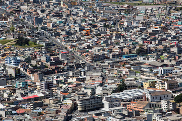 Häuser, Straßenverkehr, Stadtviertel Marianito; Quito, Ecuador 