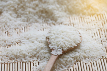 Rice grains raw foods in the spoon wood, non cook