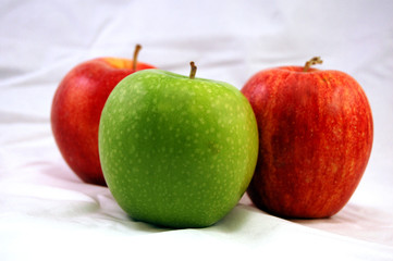 one-green-and-two-red-apples-on-white-background