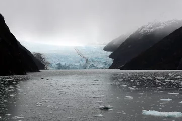 Photo sur Plexiglas Glaciers  The Garibaldi glacier on the archipelago of Tierra del Fuego.