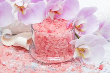 Морская соль для ванн и цветок орхидеи 