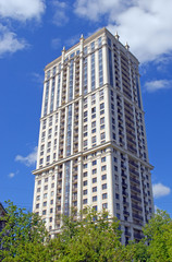 Современный многоэтажный высотный жилой комплекс в Москве
