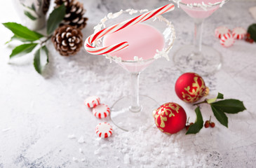Obraz na płótnie Canvas Peppermint martini cocktail with coconut flakes rim