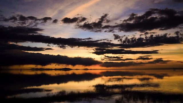 夕焼けのウユニ塩湖