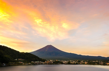 Fototapeta premium Mt. Fuji sunset in autumn at Lake Kawaguchiko in Yamanashi, Japan