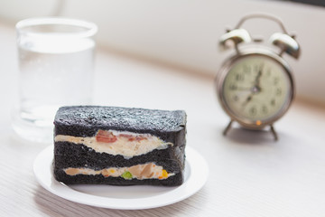 Charcoal sandwiches with Oclock